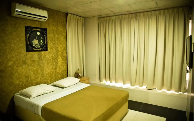 Golden Leaf Hotel Danga Bay