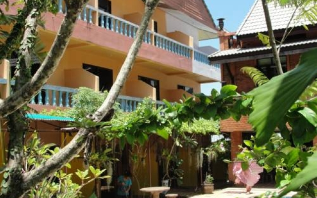 Baan Kasemsuk Guesthouse