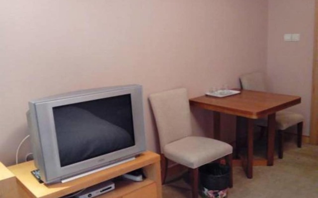 Jiarong Apartment Hotel