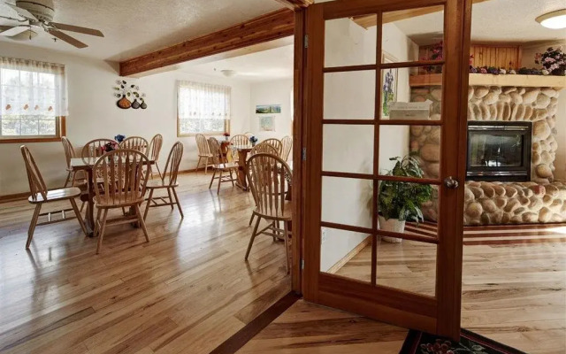 Columbine Inn and Suites