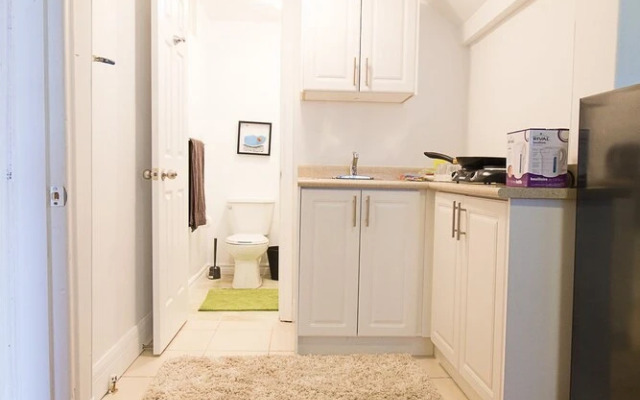 Studio Apartment near Kensington Market – Unit 3