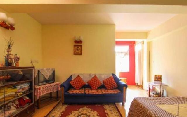 1 BR Homestay in Near Ava Art Gallery, Darjeeling (62FE), by GuestHouser