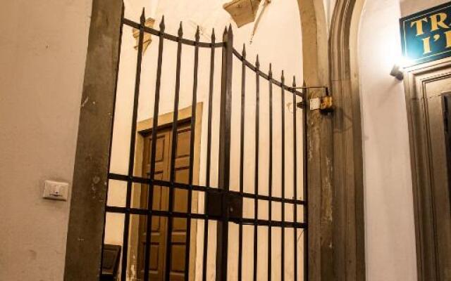 Studio in Tornabuoni within a Renaissance building