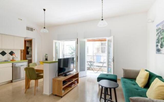 TLV2RENT Unique Dizengof Apartment