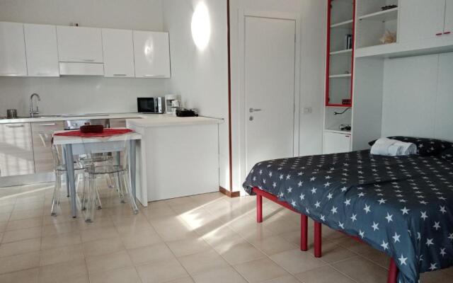 Casa Lugana 1 - Monolocale con piscina fronte lago