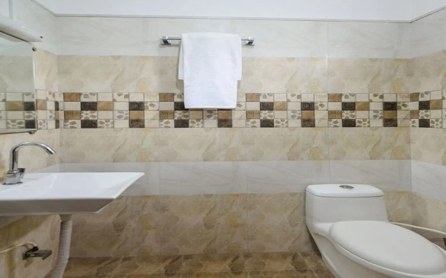 Hotel White Tulip by OYO Rooms