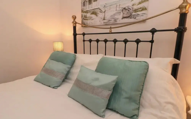 Dotty's Sunshine Cottage