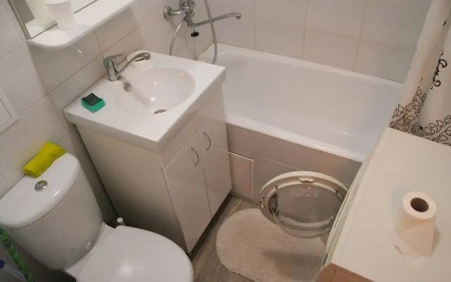 Диван и Чемодан на ул. Дуси Ковальчук, 260