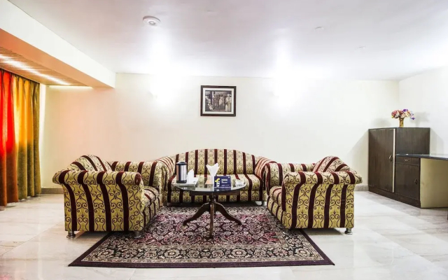 FabHotel Mayfair Inn