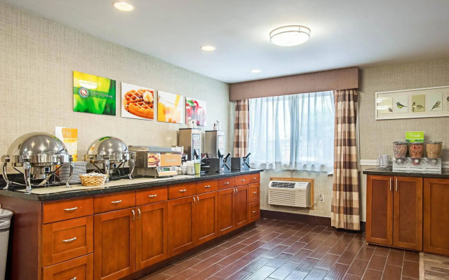 Quality Inn & Suites Kenedy - Karnes City