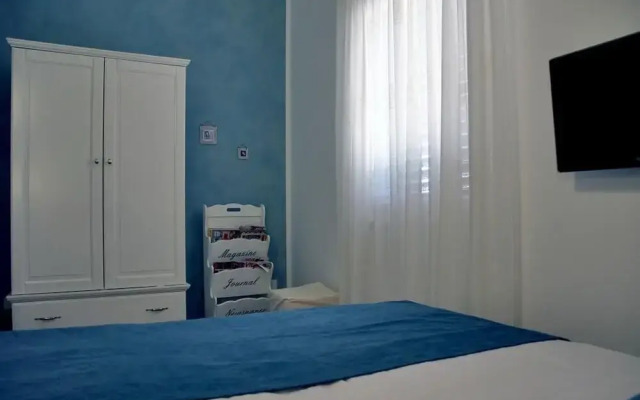 Berna - Pool House - H
