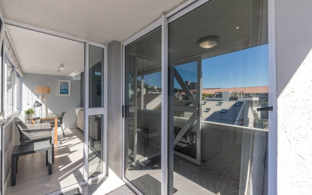 Stylish and Central 1 BD in Green Point