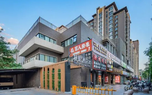 Qiuguo Hotel X (Beijing University of Technology Shilihe Subway Station)