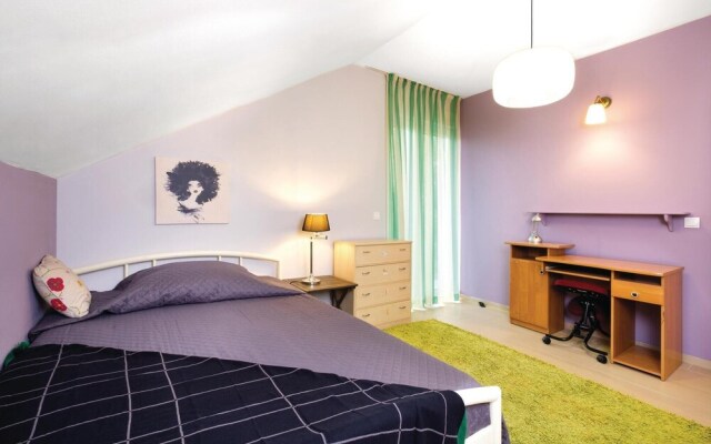 Amazing Home in Zagreb With 4 Bedrooms, Wifi and Jacuzzi