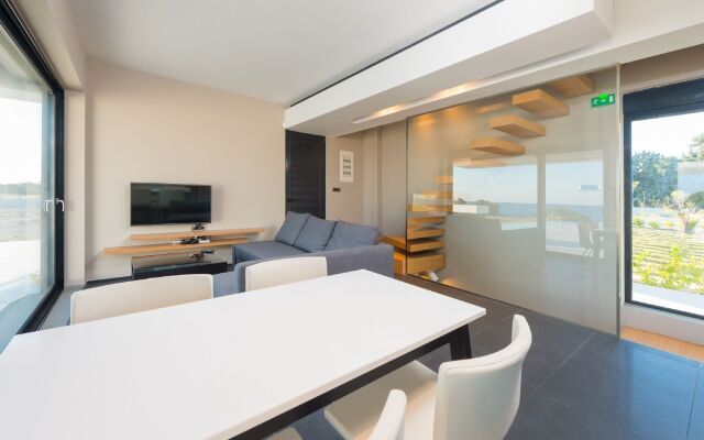Albatross Beach Front Villas