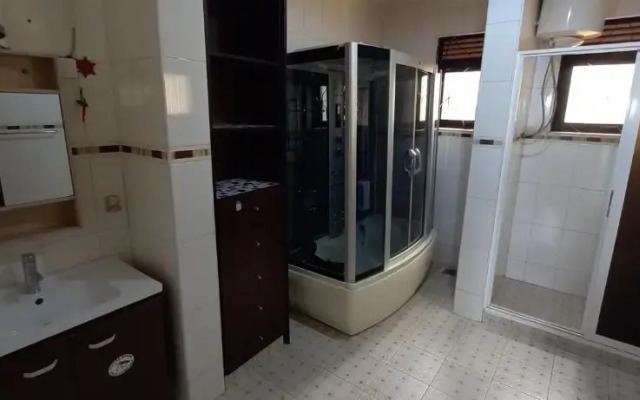 4 Bedroom Lake View House in Buziga