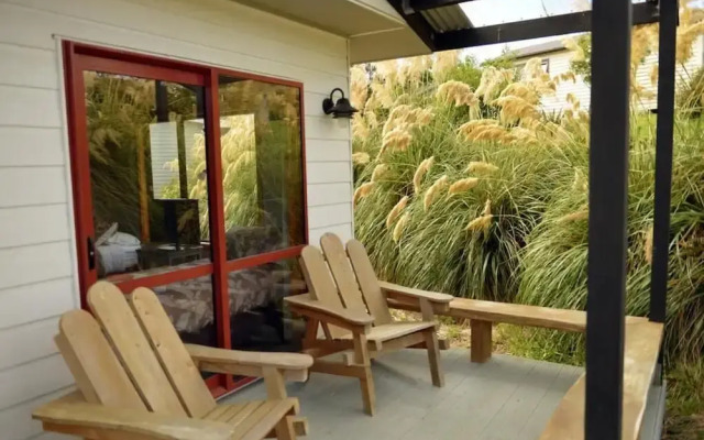 Whistling Frog Cafe & Accommodation