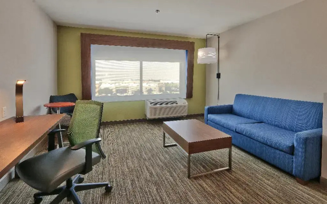 Holiday Inn Express & Suites Albuquerque East by IHG