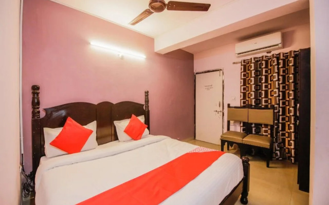 Oyo 23610 Hotel Karani Darshan