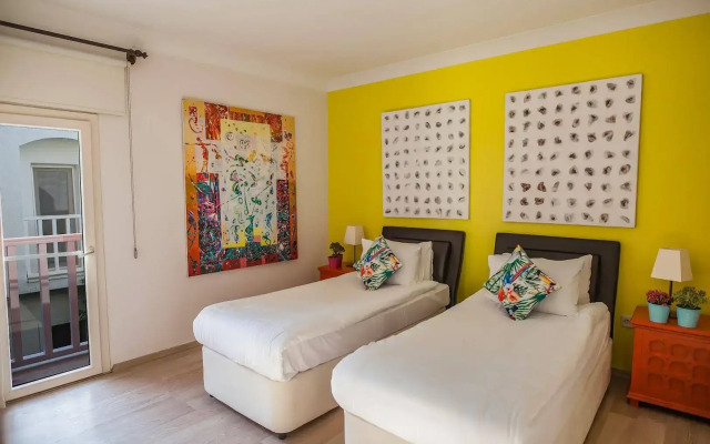 La Casa Novi Boutique & Beach Club