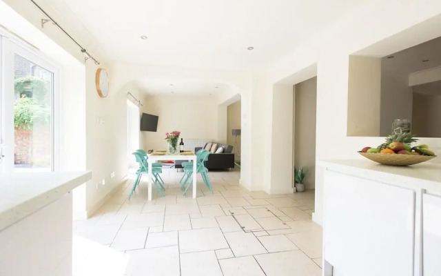 Platinum Apartment Mornington Crescent 9986