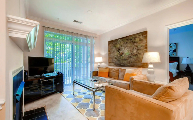 Global Luxury Suites at the Junction