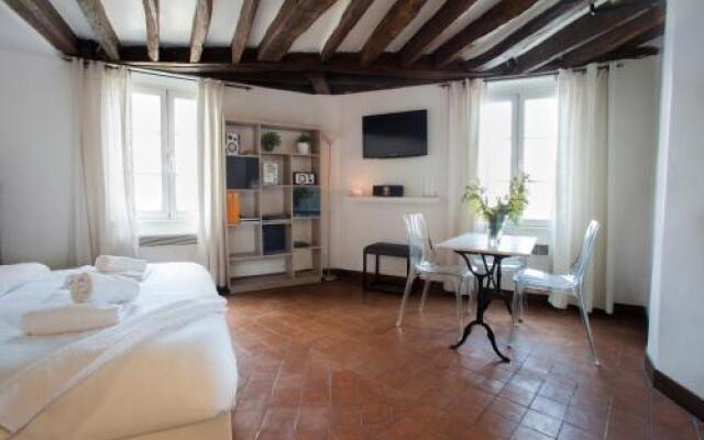 Holiday Apartment - Paris Apartments - Conde Chic Studio