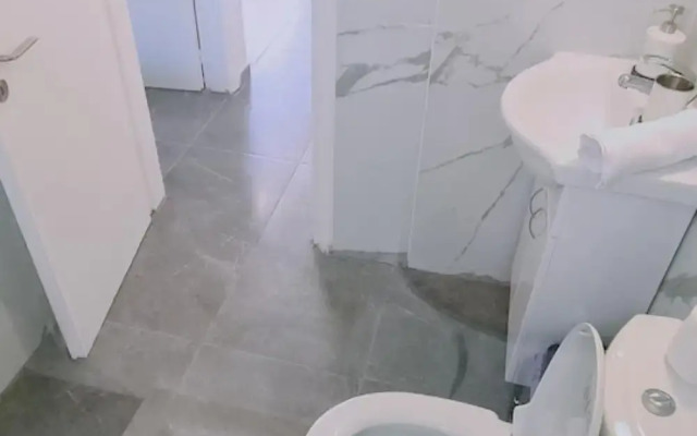 14 AN - 114 Nissi Twins Apartment