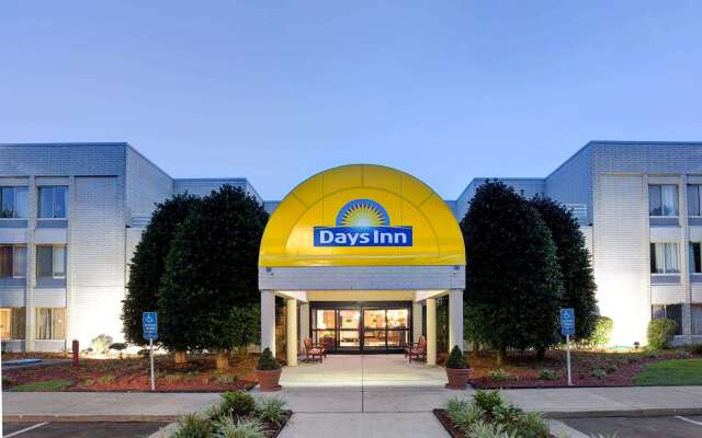 Days Inn by Wyndham Newport News City Center Oyster Point