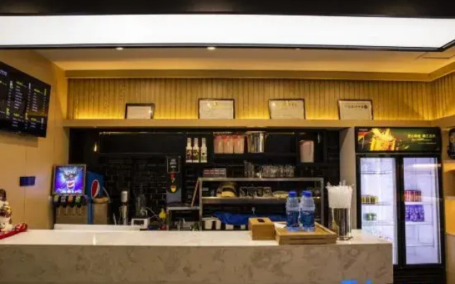 Hefei Chaoshen E-sports Hotel (Anhui Great Market Hefei Railway Station)