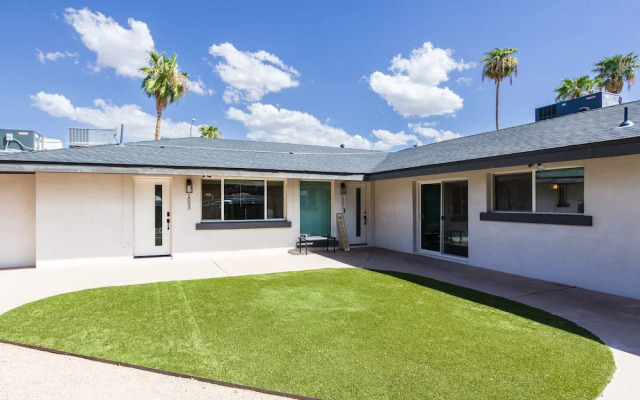 Colt-in Old Town-walk To Entertainment District