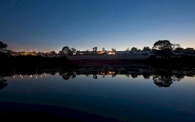 Deakin Management Centre