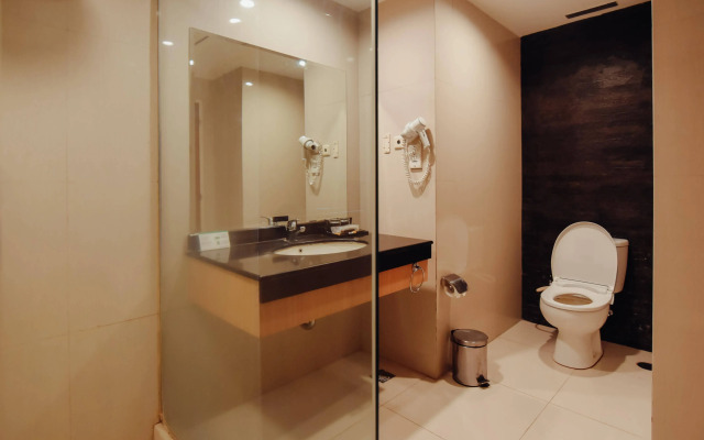 Surabaya Suites Hotel Powered by Archipelago