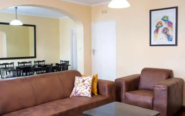 Inviting 3-bed Apartment In The City
