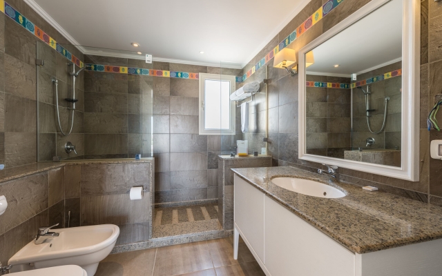 Vesta - Luxury Apt - 2Br - Golf (I)
