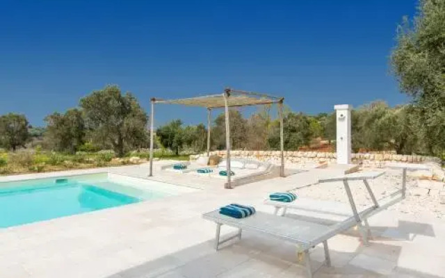 Cisternino Villa in Olive Groove
