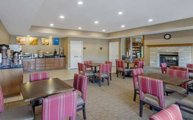 Comfort Suites Normal University area