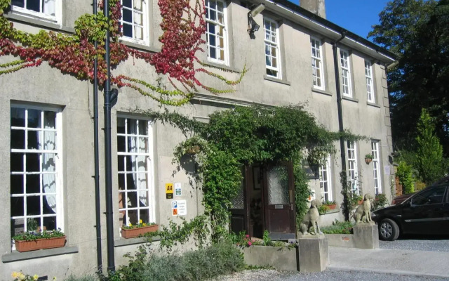 Ty Newydd Country Hotel