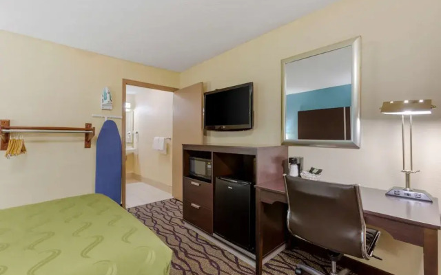 Super 8 Reynolds /East Columbus Area