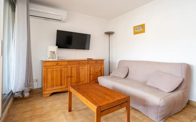 Sunny Garden Apartment in Agde