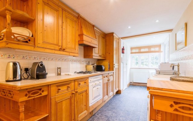 NEW Cosy 2 Bedroom Detached House West Finchley