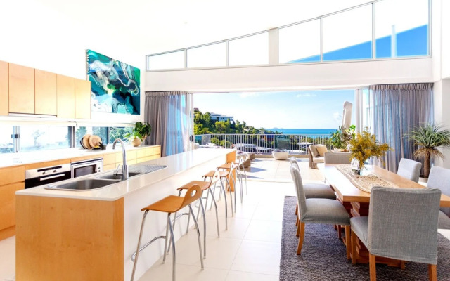 Airlie Beach Penthouse With Pool Near Whitsundays