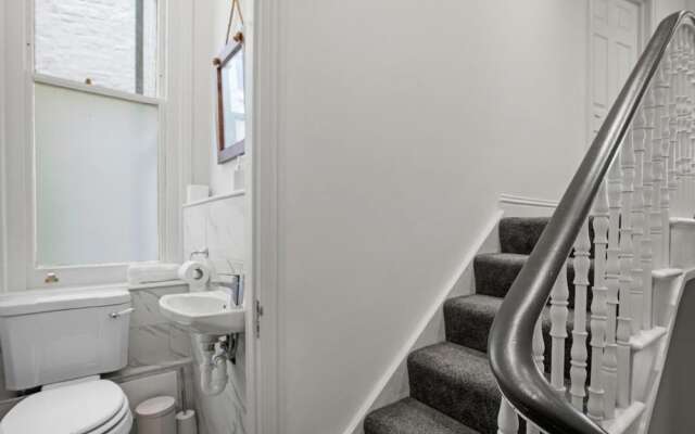 The Narrow House By My Getaways