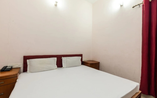 SPOT ON 48618 Vasundhara Gardens