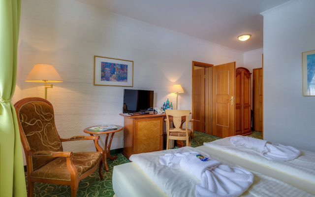 Panorama Berghotel Wettiner Höhe