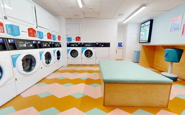 Student Only, Ensuite-in a Stylish Apartment