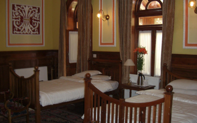 WelcomHeritage Fernhills Royal Palace