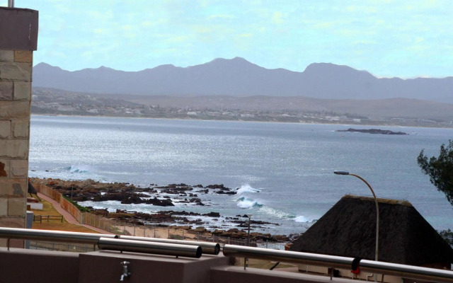 Nautica 708 Seaview Luxury Apartment