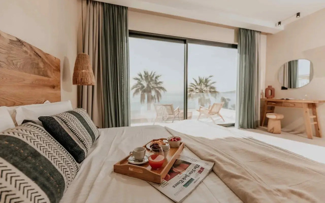 Ostrako Beachside Suites