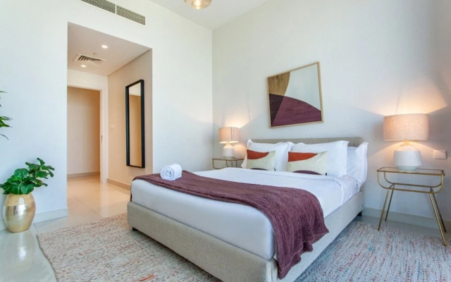 Family Home Nearby Burjkhalifa With lux Furnishing